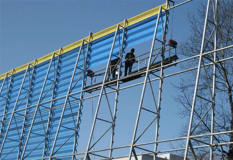 擋風(fēng)墻網(wǎng)架對(duì)荷載、網(wǎng)架強(qiáng)度要嚴(yán)格計(jì)算和施工